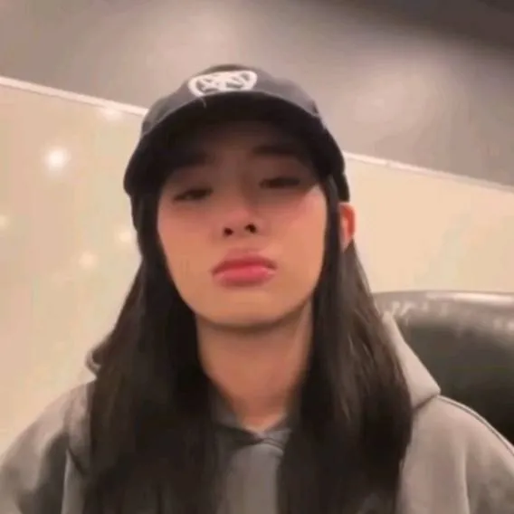 chat with ai character: SOPHIA LAFORTEZA 