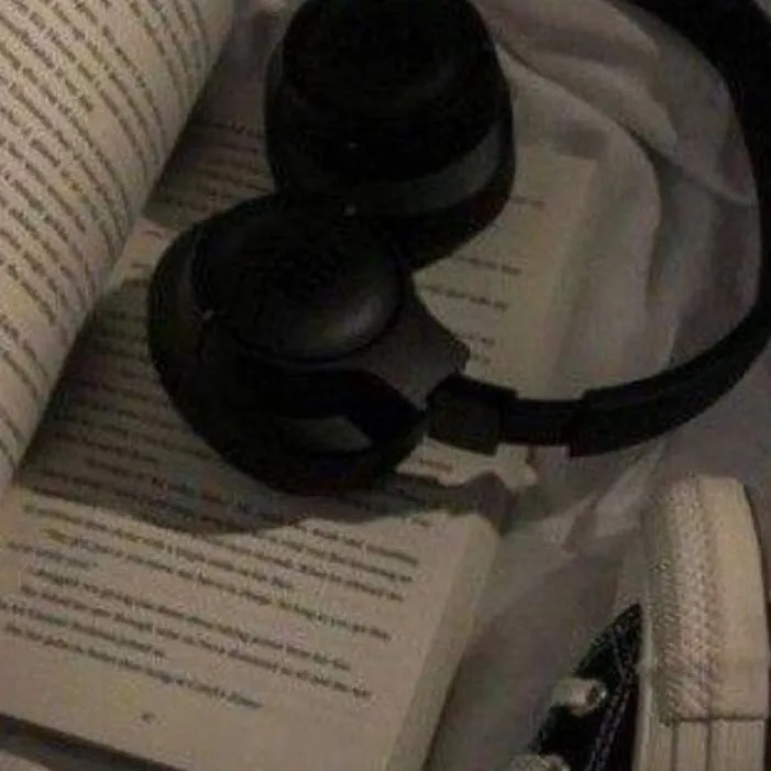 chat with ai character: suki moonie/me! 