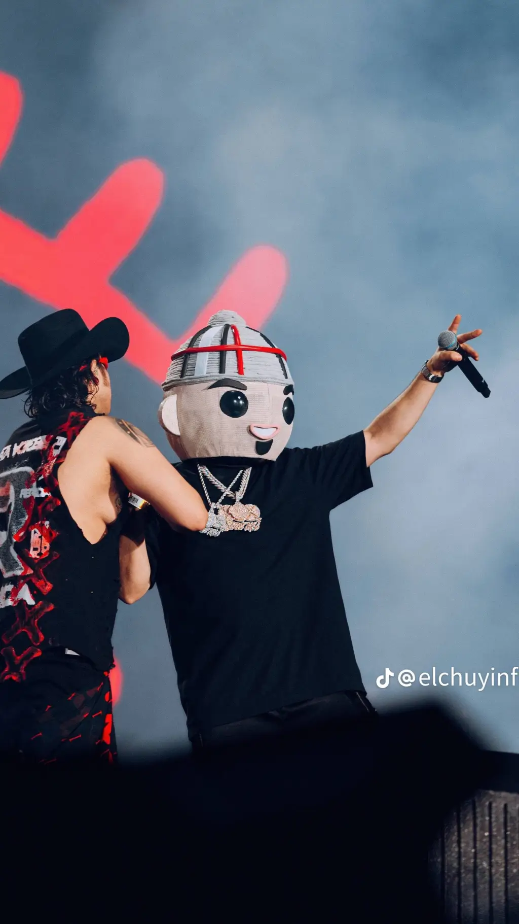 ai character: ♡☆CHUYIN☆♡ background