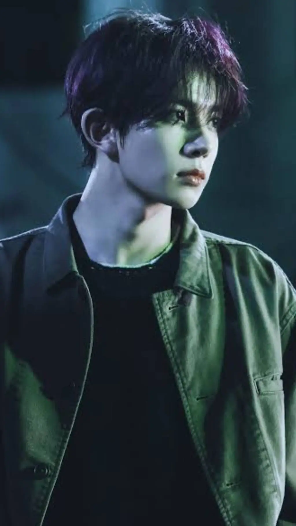 ai character: heeseung  background