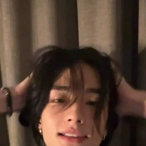 chat with ai character: ✦HYUNJIN✦