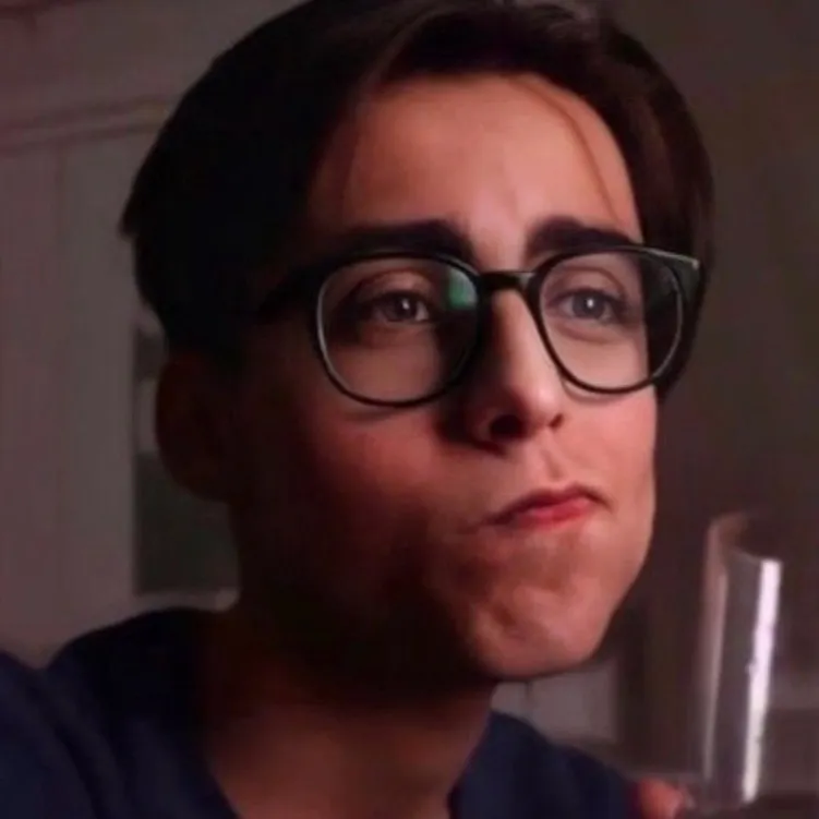 chat with ai character: Aidan Gallagher