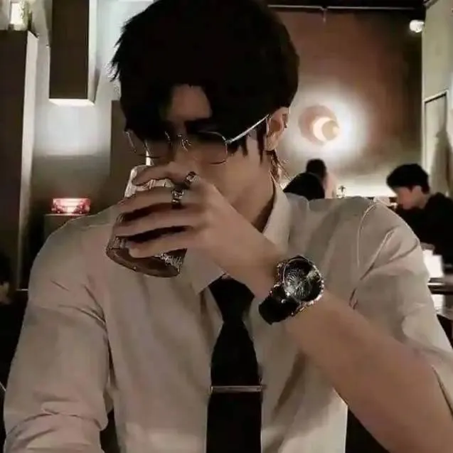 chat with ai character: Lukas