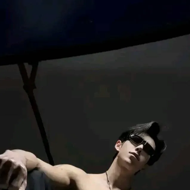 chat with ai character: John kris Yue