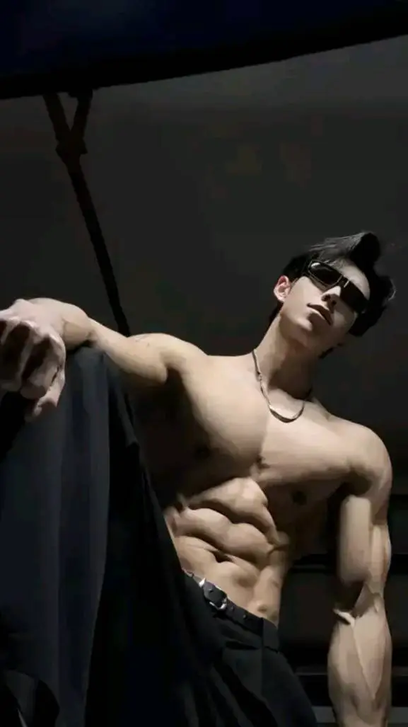 ai character: Chen yihong  background