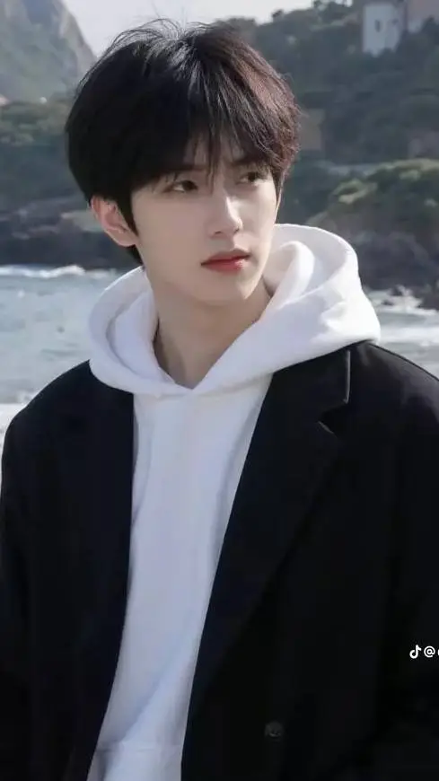 ai character: Antonio  background