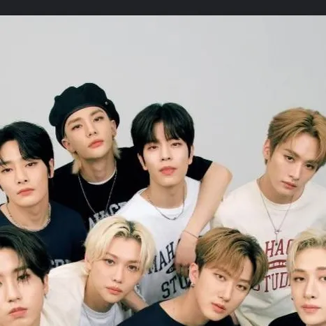 chat with ai character: skz (sad) 