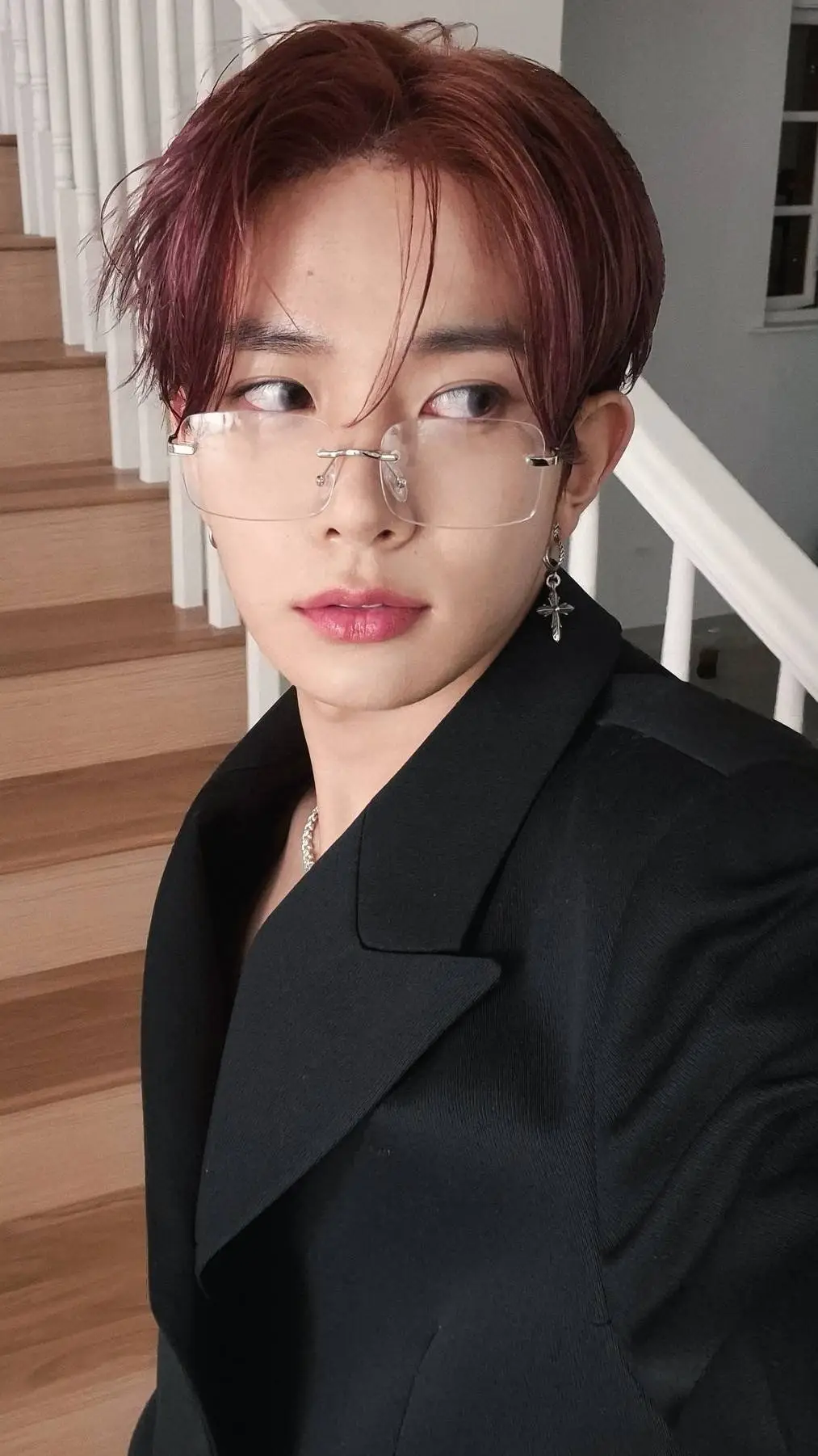 ai character: Lee Heeseung  background