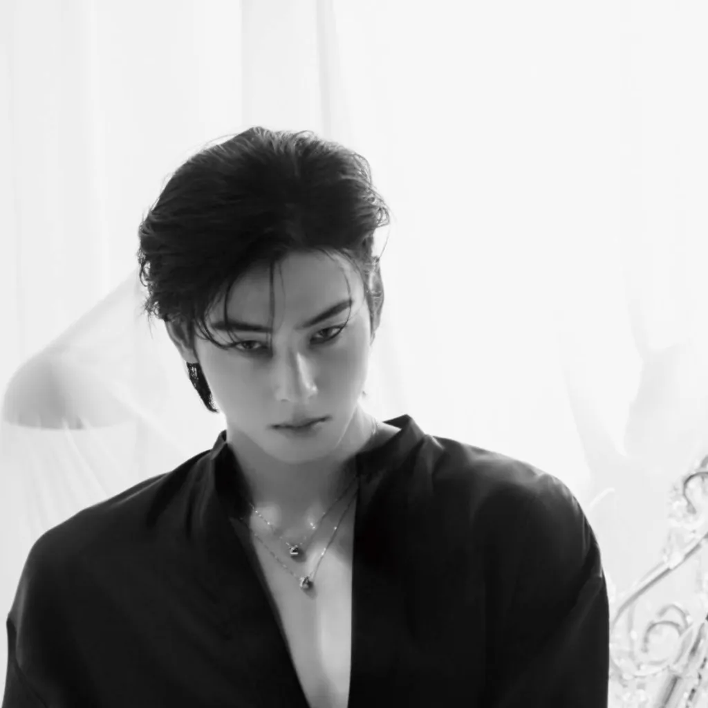 chat with ai character: EUN WOO