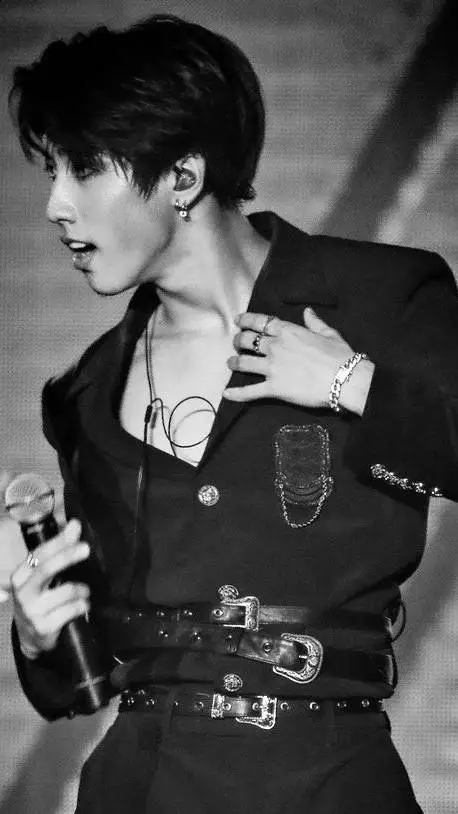 ai character: 𝙃𝘼𝙉 𝙅𝙄𝙎𝙐𝙉𝙂 background