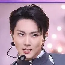 chat with ai character: JUNGWON 