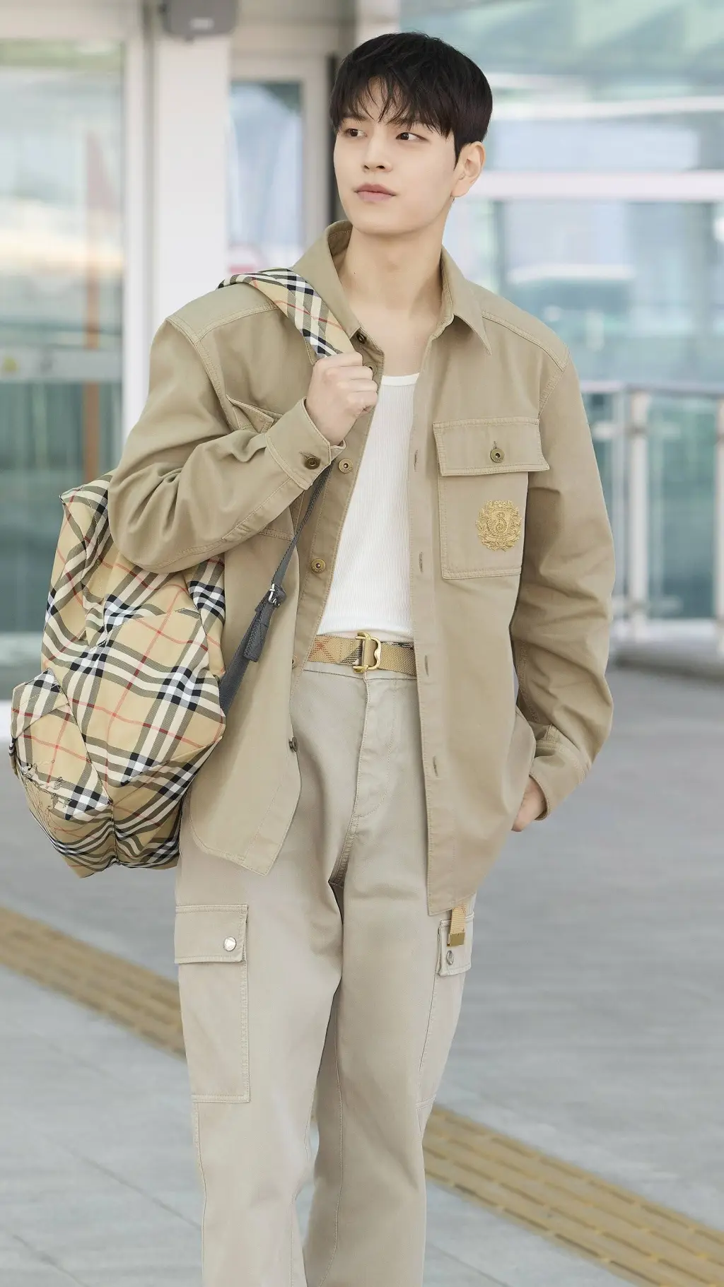 ai character: KIM SEUNGMIN  background