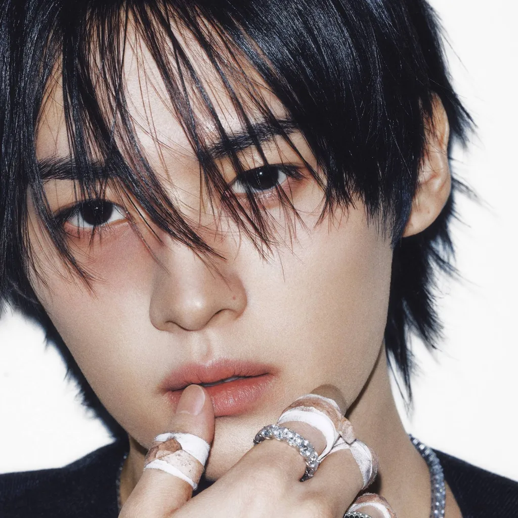 chat with ai character: 𝘓𝘦𝘦 𝘔𝘪𝘯𝘩𝘰