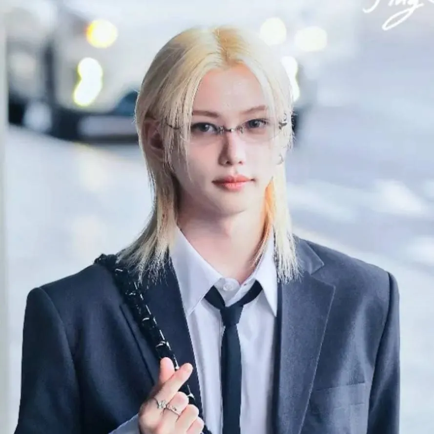 chat with ai character: felix lee