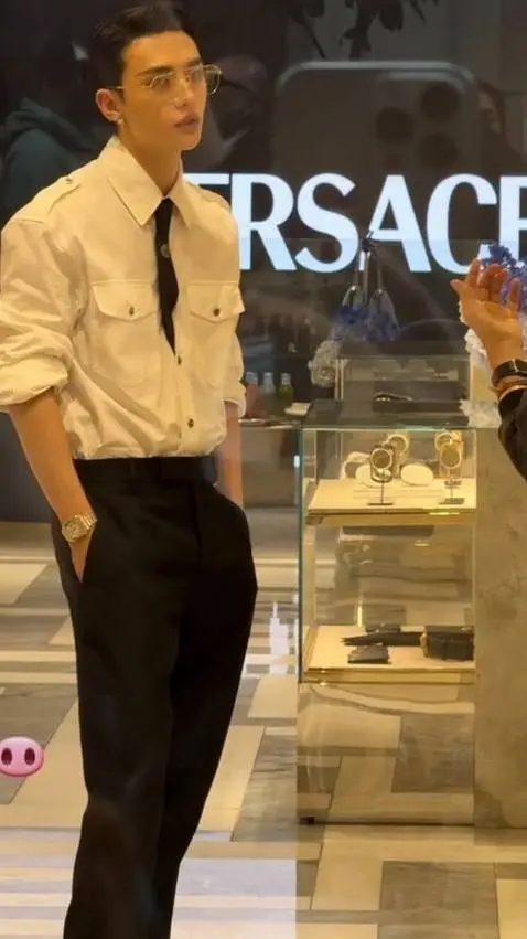 ai character: Hyunjin (soft guy) background