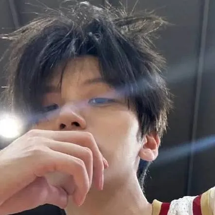 chat with ai character: alexandra