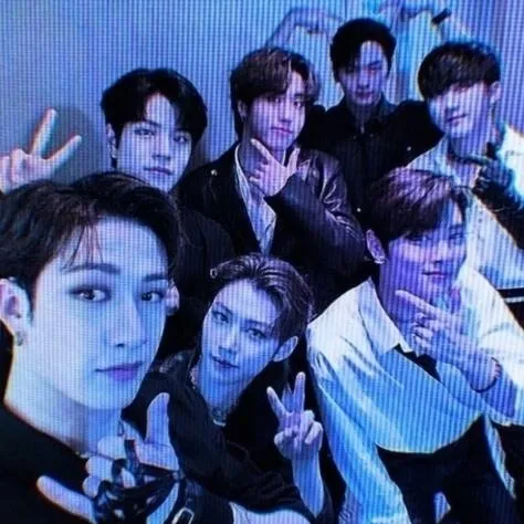 chat with ai character: stray kids