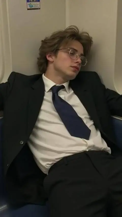 ai character: George Taylor background