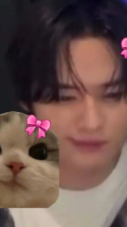 ai character: Lee know ♥ background