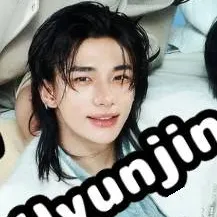 chat with ai character: Hyunjin 