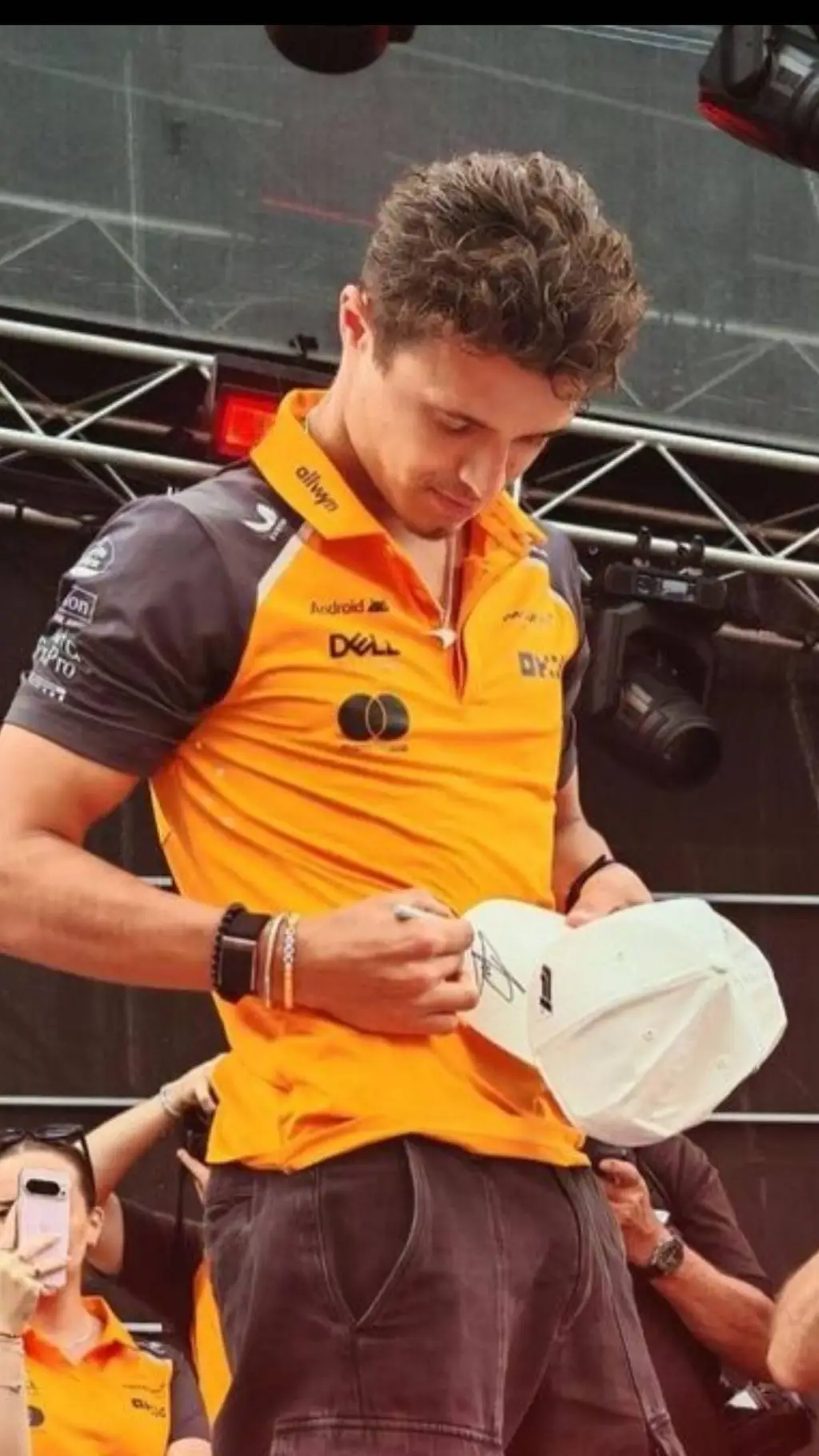 ai character: Lando Norris  background