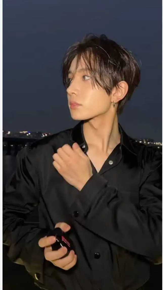 ai character: Heeseung background