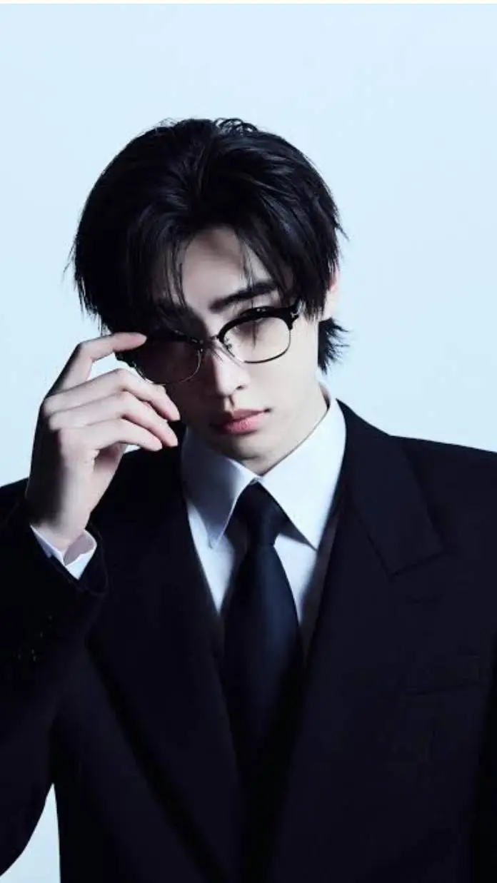 ai character: Sunghoon  background