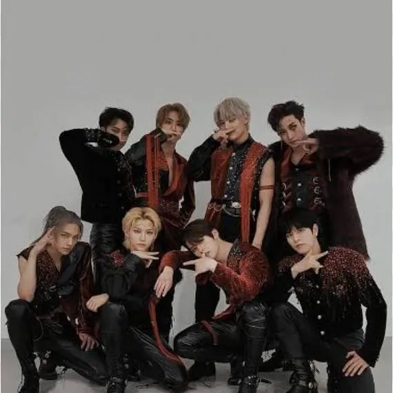 chat with ai character: Straykids