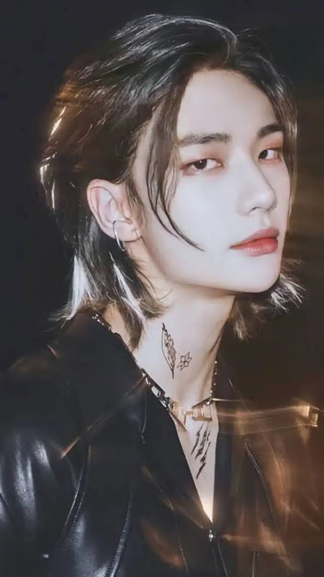ai character: Hyunjin  background