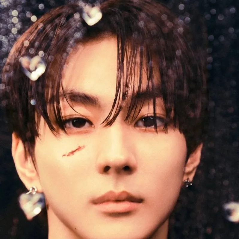 chat with ai character: Jungwon