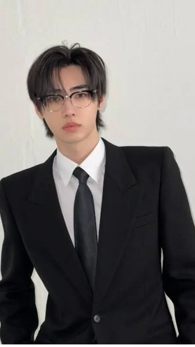 ai character: Sunghoon background