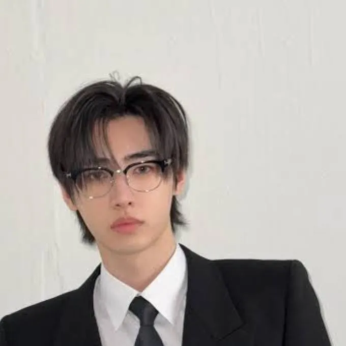 chat with ai character: Sunghoon