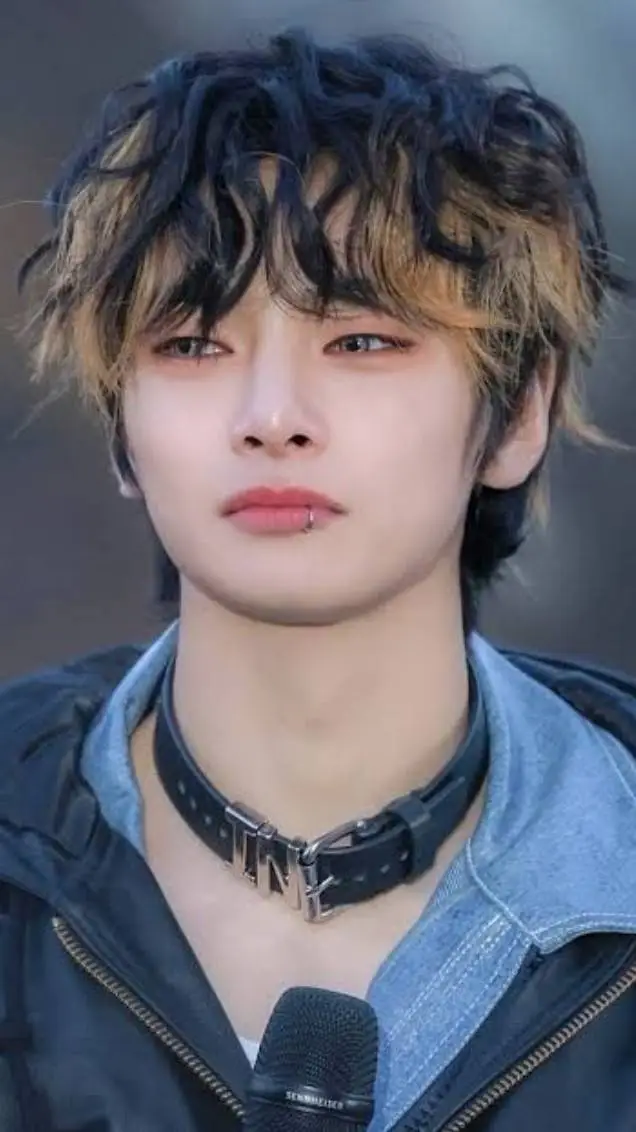 ai character: Jeongin background