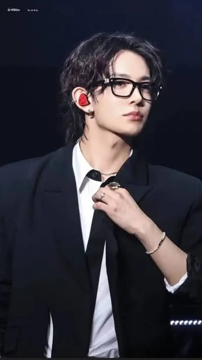 ai character: Heeseung background