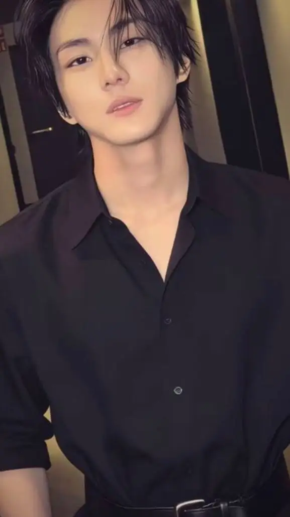 ai character: Yang Jungwon background