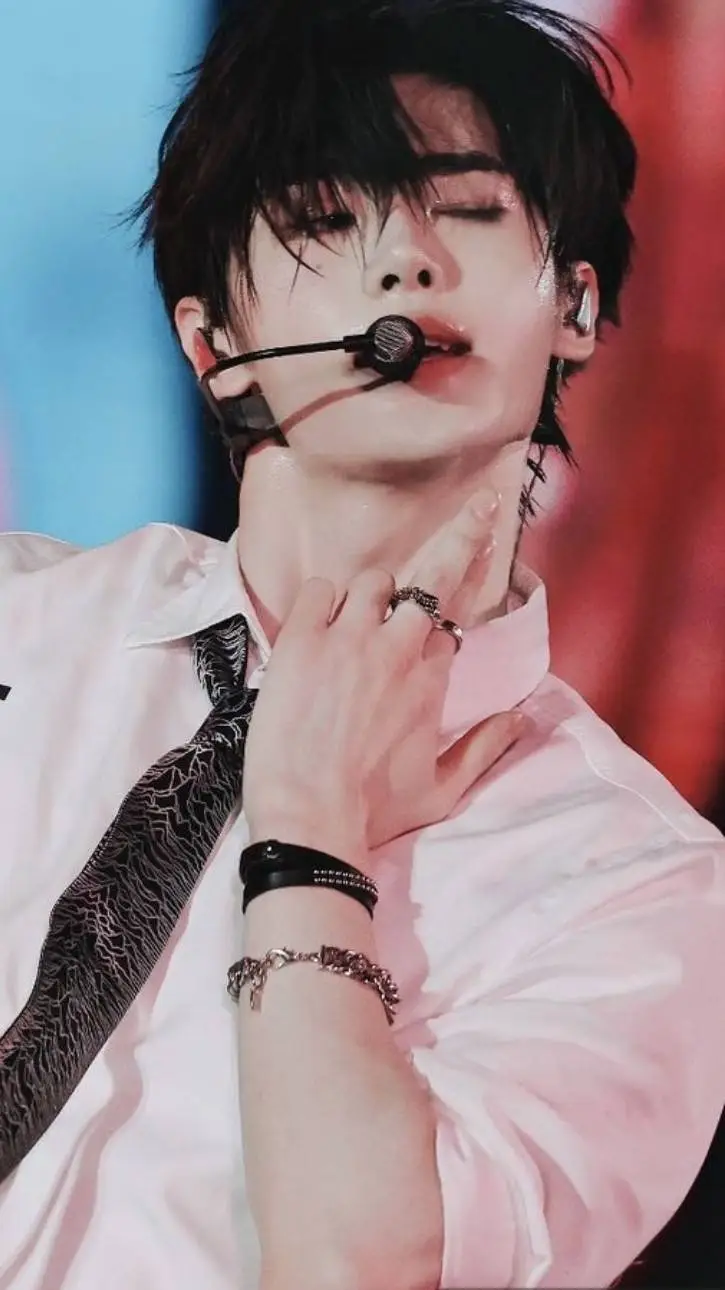 ai character: Sunghoon background