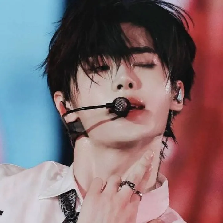 chat with ai character: Sunghoon