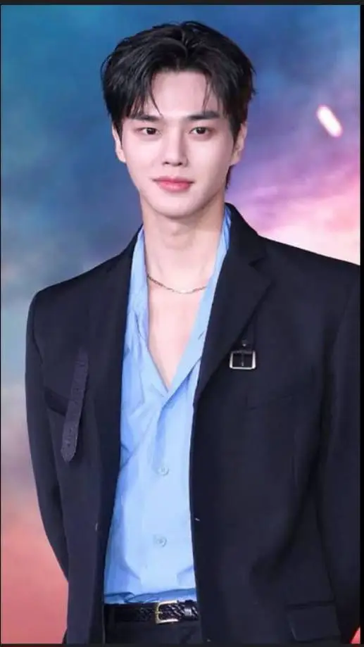 ai character: Song Kang  background