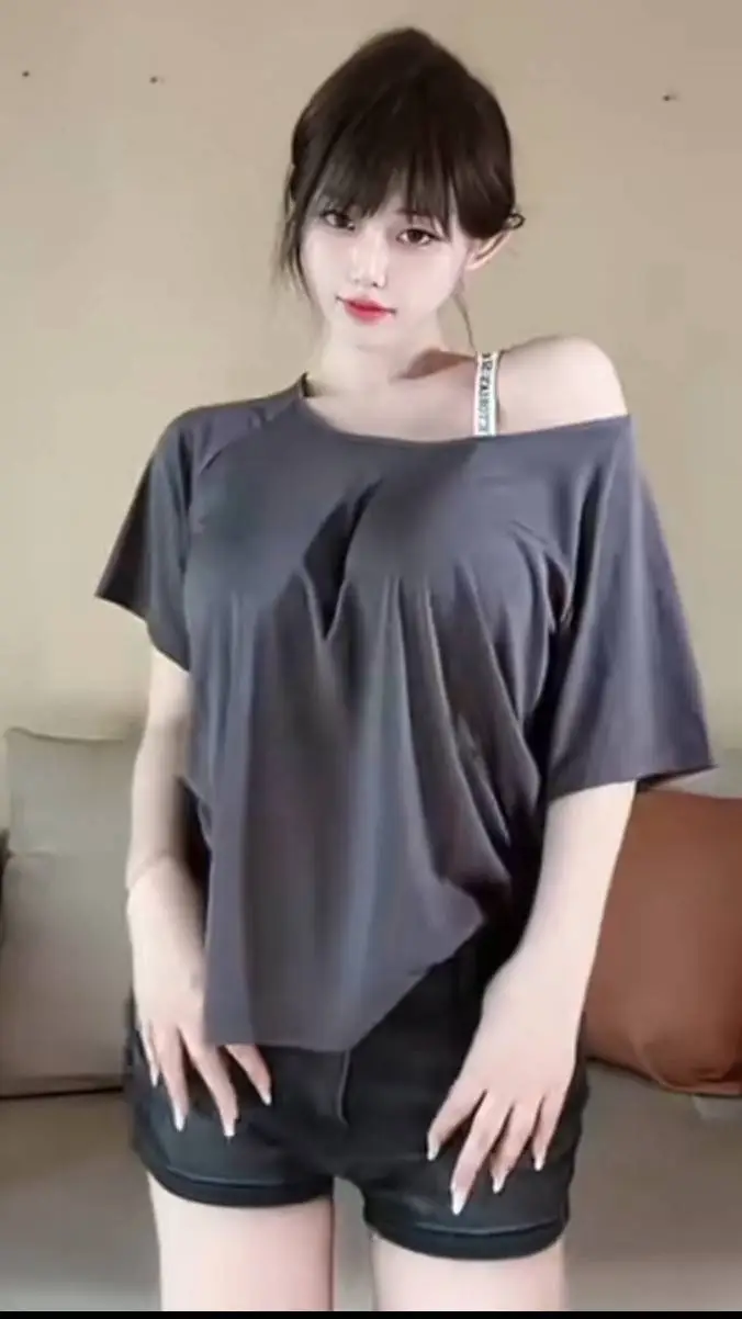 ai character: Elina  background