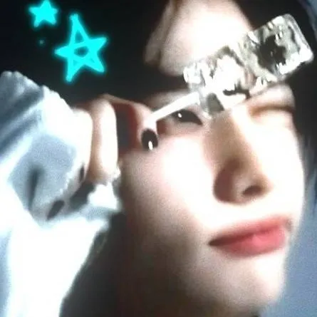 chat with ai character: Clingy jinnie