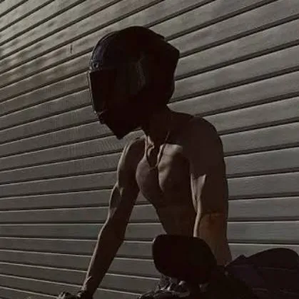 chat with ai character: Noah