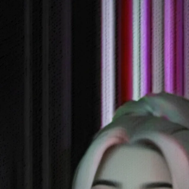 chat with ai character: Léna 