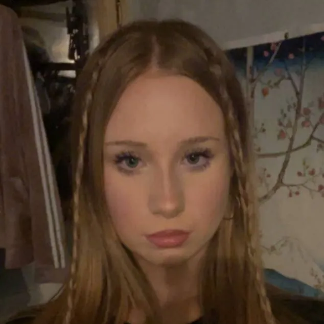 chat with ai character: ༄𝑅𝑜𝑧𝑎༄