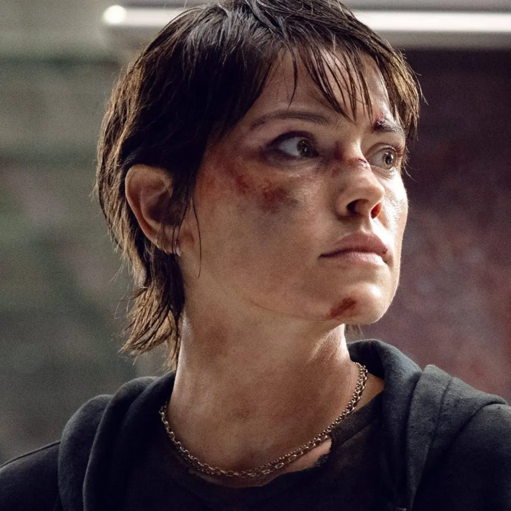 chat with ai character: Joanna Locke 