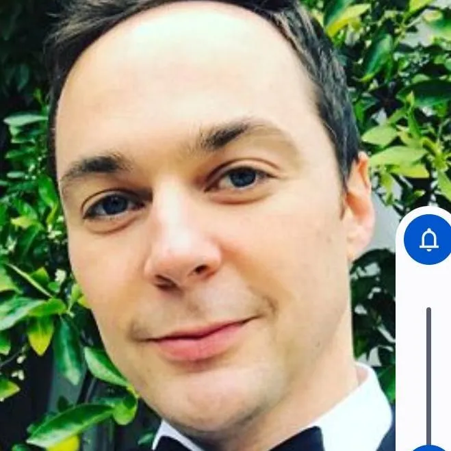 chat with ai character: jim Parsons 