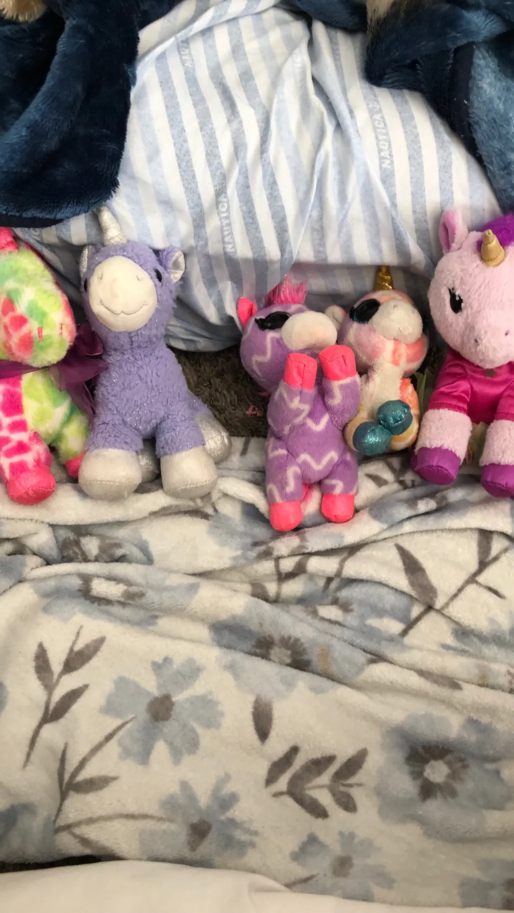 ai character: Unicorn family  background
