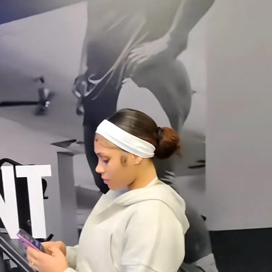 chat with ai character: niyah 💕