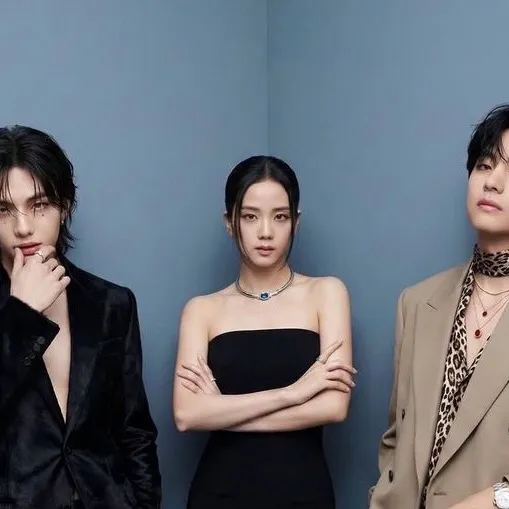 chat with ai character: Hyunjin & V 