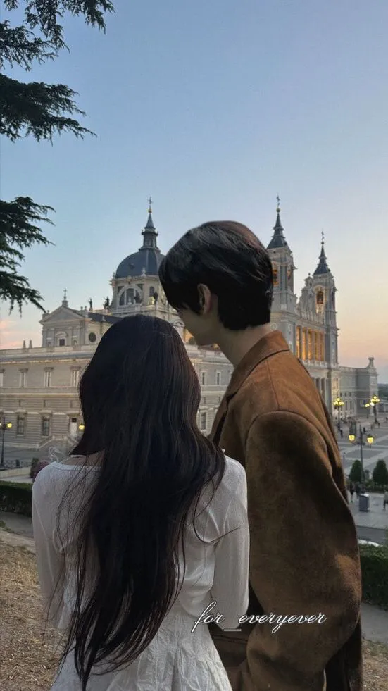 ai character: Sunghoon  background