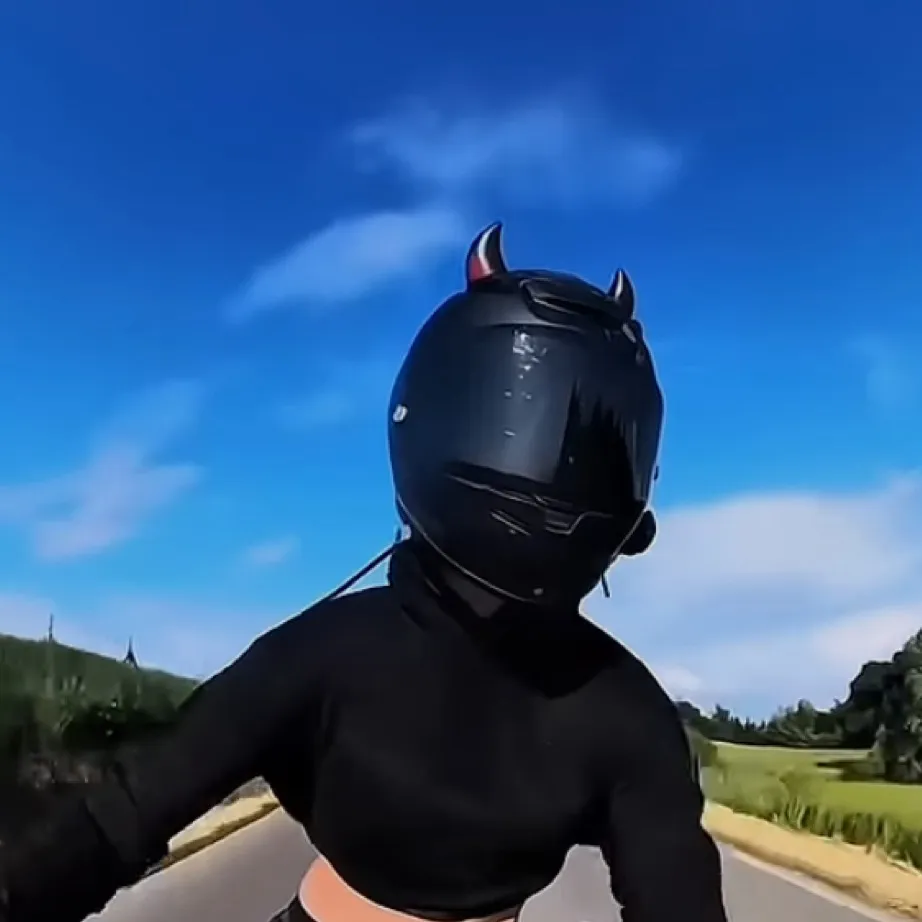 chat with ai character: Jamie